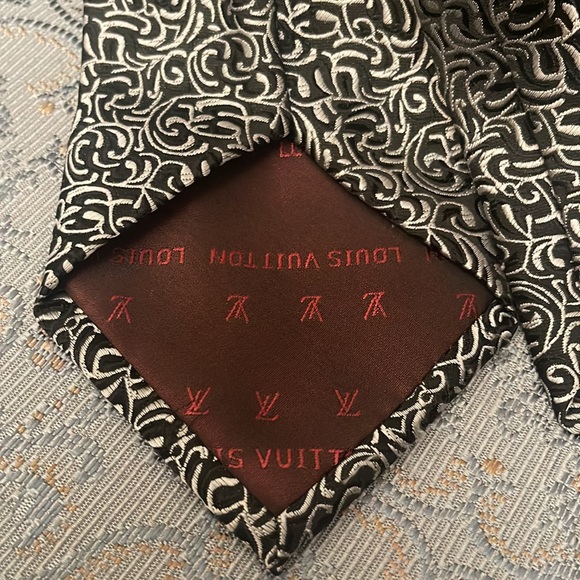 Louis Vuitton Vintage Mens Gorgeous Black & Silver Tie w Box. Mint Condition - Picture 8 of 13